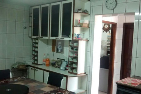 Casa à venda com 4 quartos, sendo 1 suíte, em Parque Vitória, São Paulo, SP