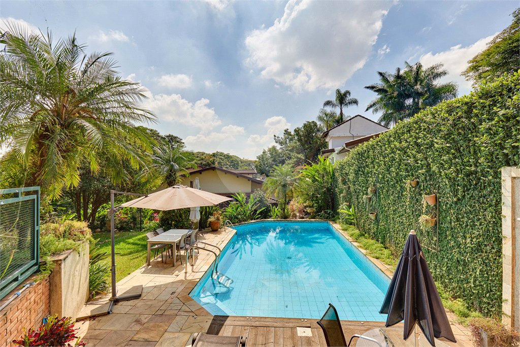 Casa à venda com 4 quartos, sendo 2 suítes, em Jardim Cordeiro, São Paulo, SP