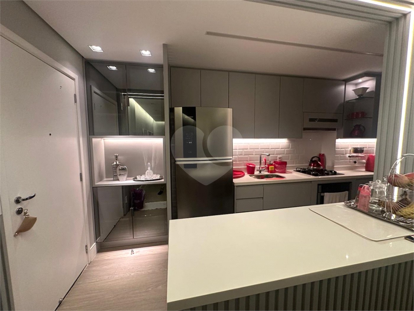 Apartamento à venda com 3 quartos, sendo 2 suítes, em Santo Amaro, São Paulo, SP