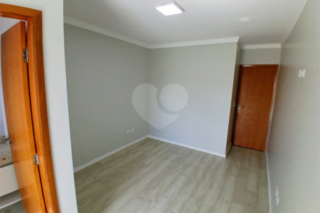 Sobrado à venda com 3 quartos, sendo 1 suíte,  em Parque Vitória, São Paulo, SP