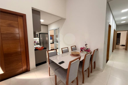 Casa à venda com 3 quartos, sendo 1 suíte, no condomínio Vila Rica, Indaiatuba - SP