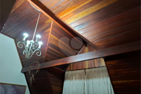 Sobrado à venda com 4 quartos, sendo 2 suítes,  em Jardim Leonor, São Paulo, SP