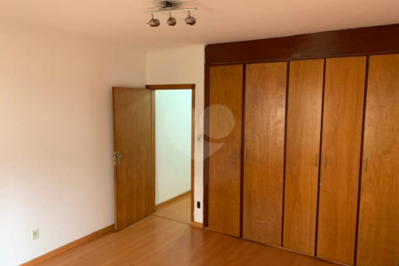 Sobrado à venda com 4 quartos, sendo 1 suíte,  em Chácara Santo Antônio (zona Leste), São Paulo, SP