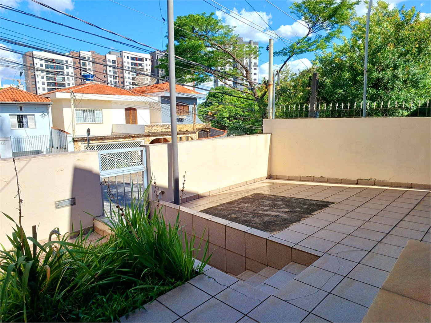 Casa à venda com 4 quartos, sendo 1 suíte, em Vila Paulicéia, São Paulo, SP