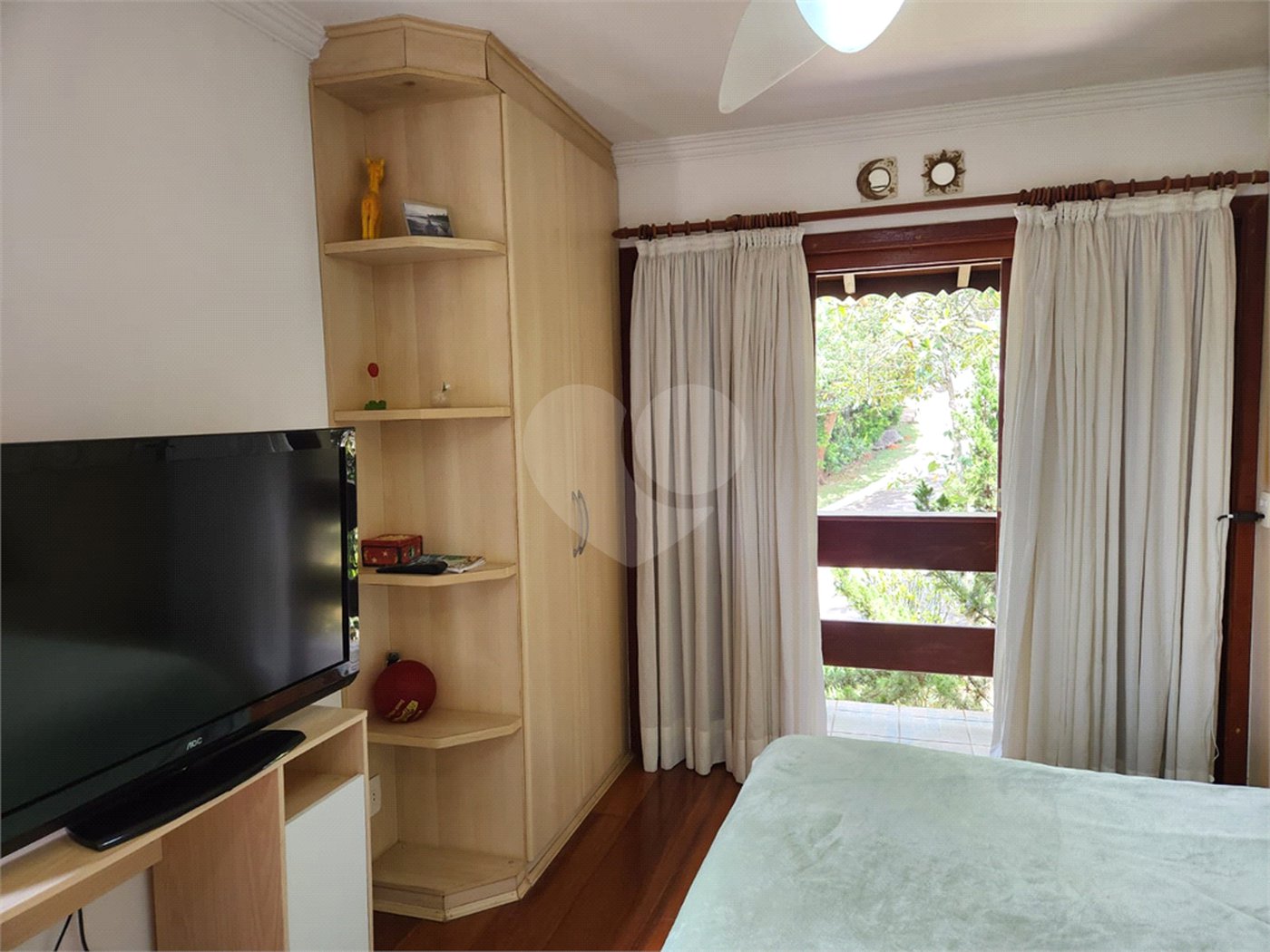Casa à venda com 5 suítes no condomínio Suíça da Cantareira, Mairiporã - SP