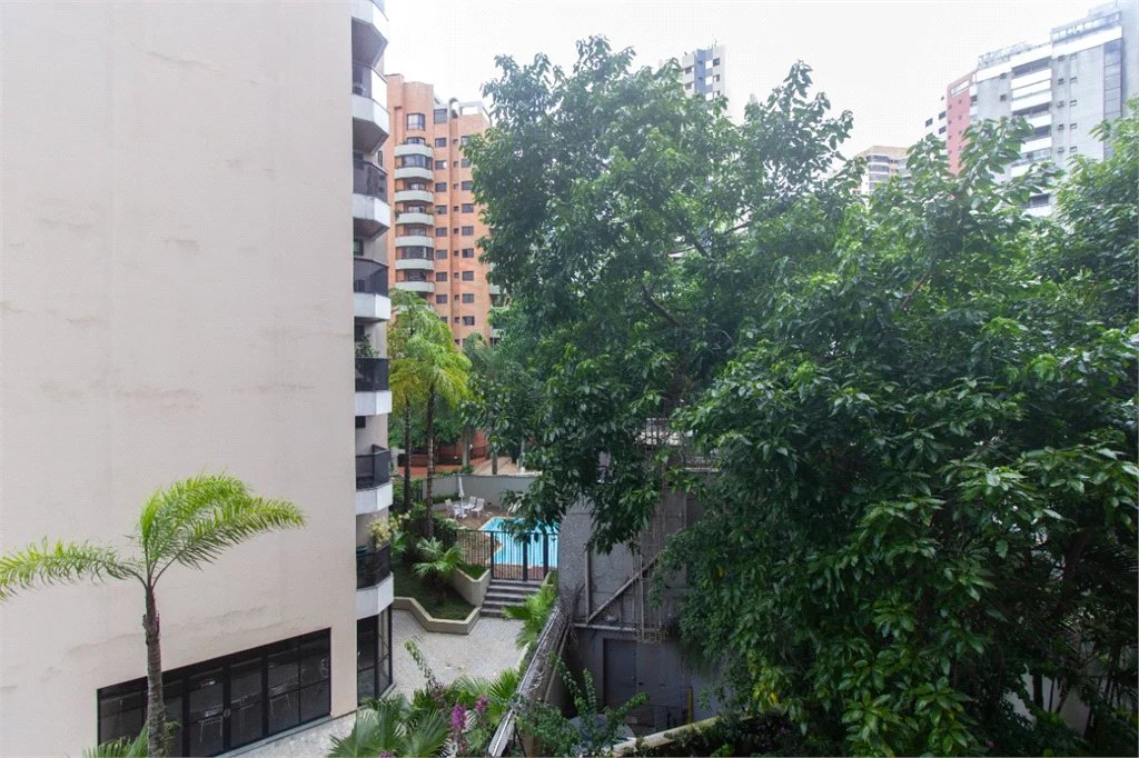 Apartamento à venda com 3 quartos, sendo 2 suítes,  em Vila Andrade, São Paulo, SP