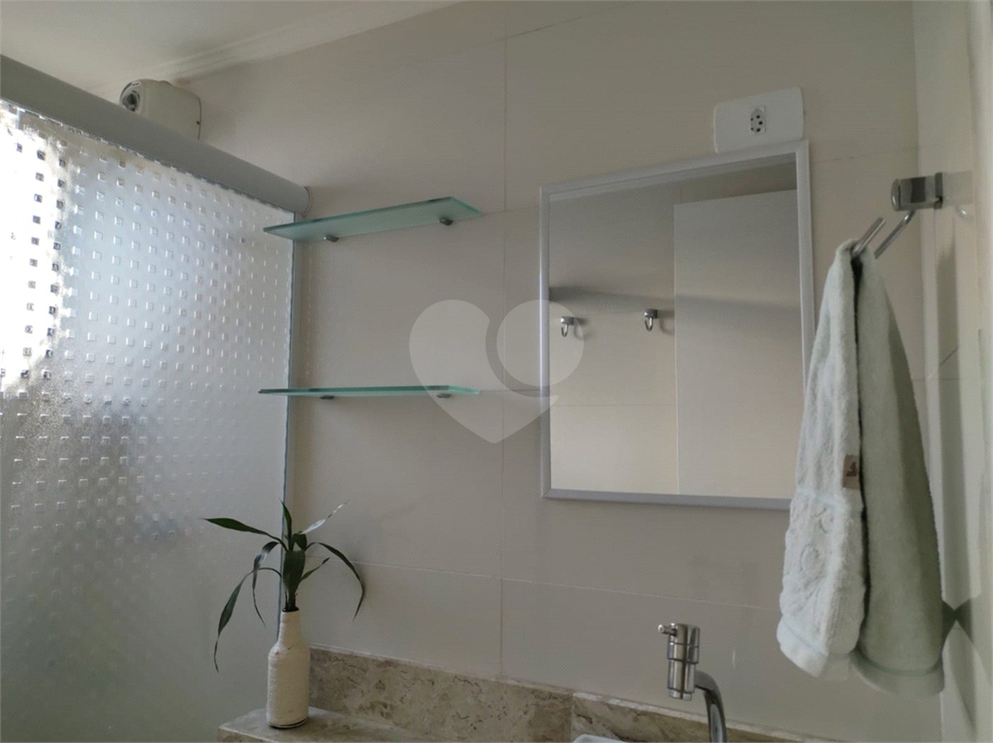 AMPLO APARTAMENTO COM LAZER