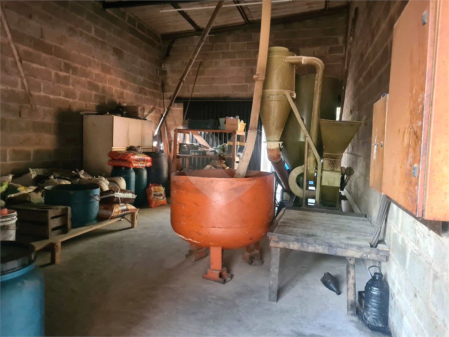 VENDA SÍTIO 48 hectares com estruura para granja, hidroponia e gado