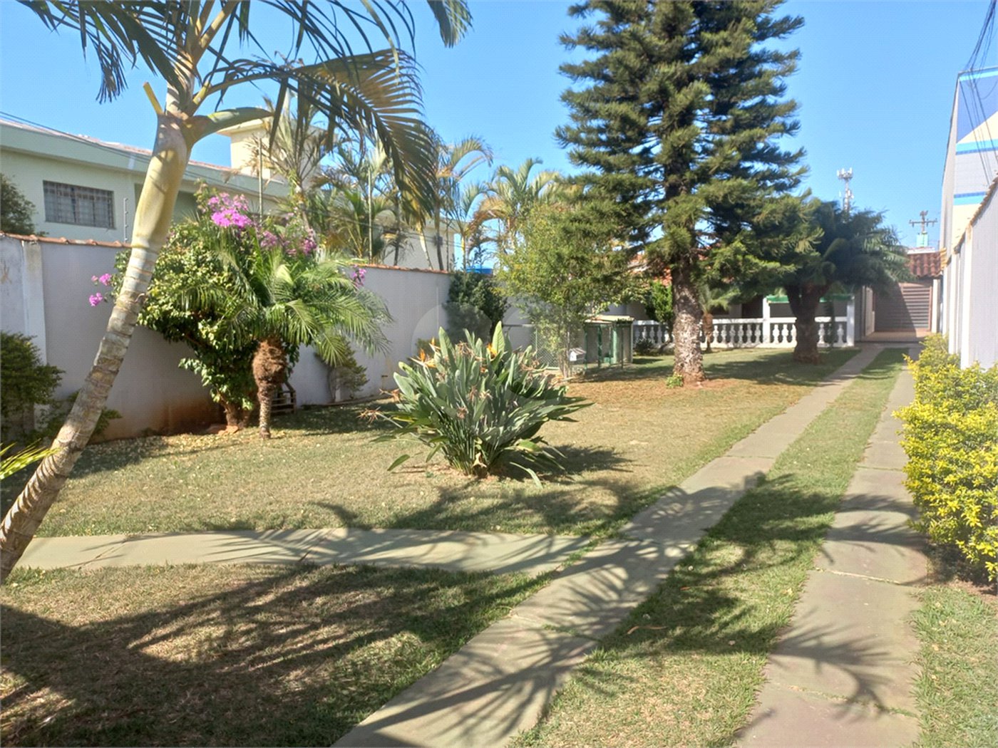 Casa térrea para venda ou locação no Parque Estancia Suíça.
