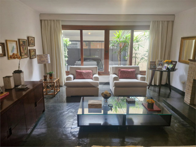 Casa à venda com 3 quartos, sendo 1 suíte,  em Chácara Monte Alegre, São Paulo, SP