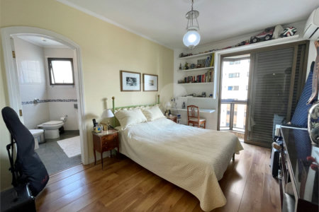 Apartamento à venda com 4 quartos, sendo 3 suítes, em Campo Belo, São Paulo, SP