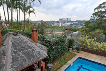 Sobrado à venda com 4 quartos, sendo 2 suítes,  em Jardim Leonor, São Paulo, SP