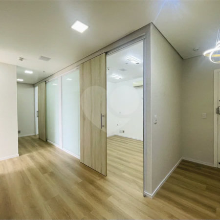 Consultório de 61 m² com 5 ambientes e Varanda no Domo Business!