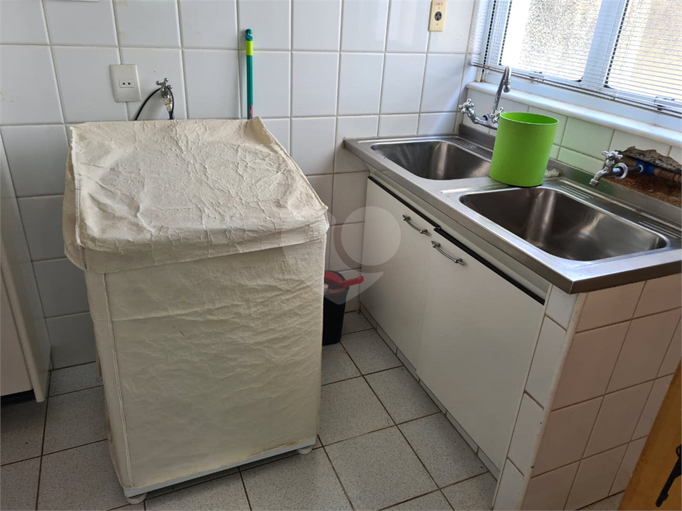 Casa à venda com 6 quartos, sendo 4 suítes, no condomínio Jardim Paulista I, Vinhedo - SP