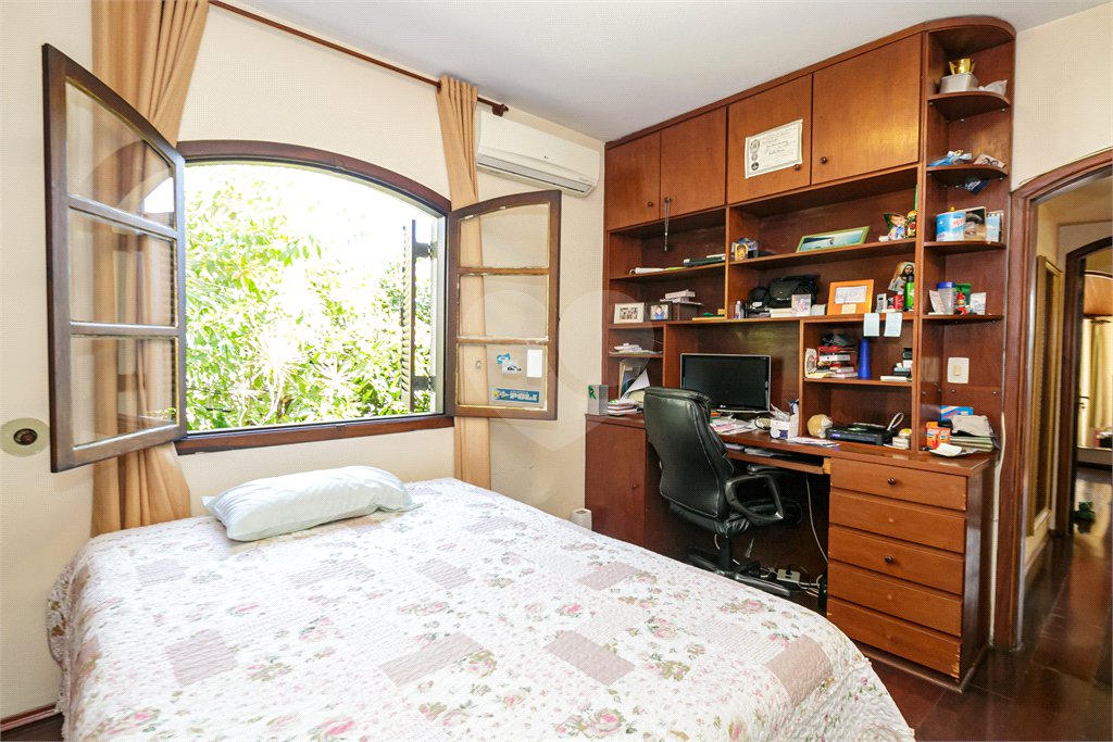 Sobrado à venda com 4 quartos, sendo 1 suíte, em Alto da Boa Vista, São Paulo, SP