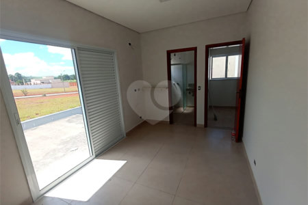 Casa à venda com 3 quartos, sendo 1 suíte, no condomínio Residencial Golden Ville, Itapetininga - SP