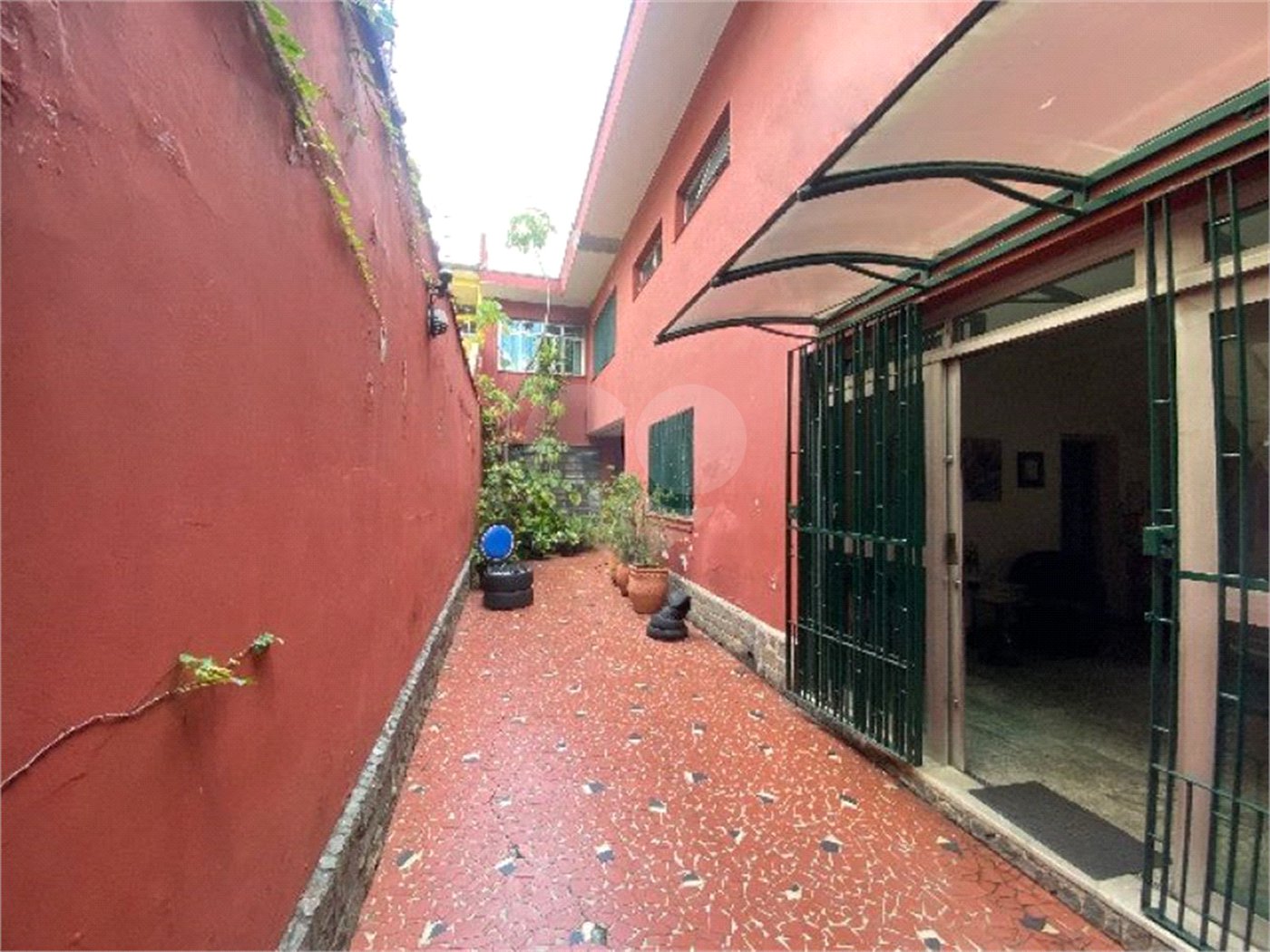 Sobrado à venda com 4 quartos, sendo 1 suíte, em Vila Congonhas, São Paulo, SP