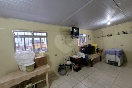 Sobrado à venda com 4 quartos em Vila Jurema, Ferraz de Vasconcelos, SP