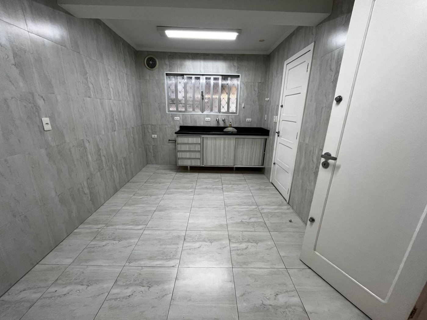 Sobrado com 3 dormitórios à venda, 152 m² por R$ 1.700.000,00 - Embaré - Santos/SP