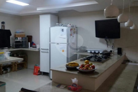 Sobrado à venda com 4 quartos, sendo 3 suítes, em Cambuci, São Paulo, SP