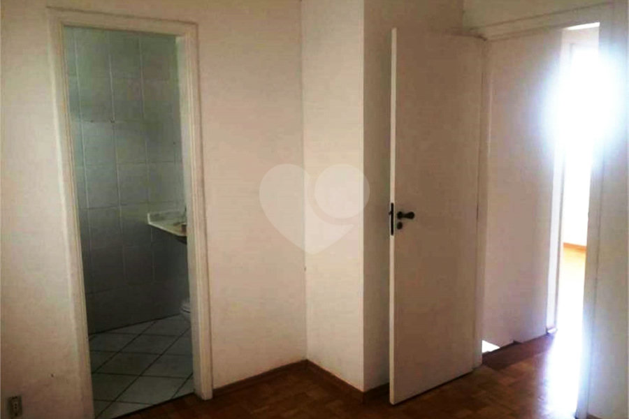 Casa à venda com 3 quartos, sendo 1 suíte, no condomínio Vila das Macieiras, São Paulo - SP