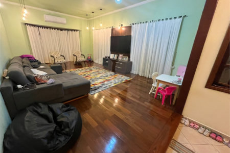 Casa à venda com 3 quartos, sendo 1 suíte, em Parque Santa Marta, São Carlos, SP