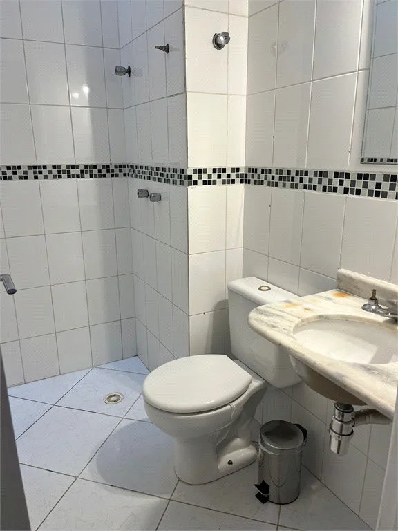 Casa à venda com 3 quartos, sendo 1 suíte, no condomínio New Village, Cotia - SP