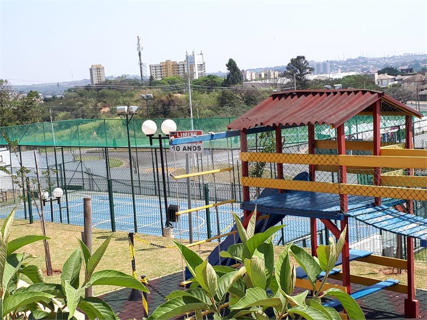 Casa à venda com 3 suítes no condomínio Portal do Jequitibá, Valinhos - SP