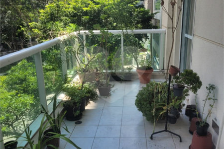 Apartamento à venda com 3 quartos, sendo 2 suítes, em Vila Uberabinha, São Paulo, SP