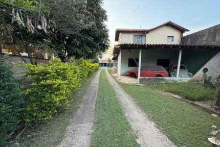 Casa Térrea à venda com 9 quartos, sendo 2 suítes, no condomínio Seranila, Monte Mor - SP