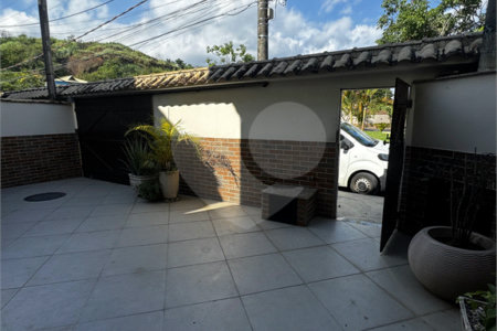 Casa à venda com 3 quartos, sendo 1 suíte, no condomínio Village da Posse, Rio de Janeiro - RJ