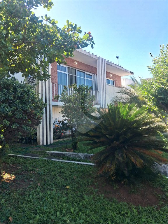 Casa à venda com 3 quartos, sendo 2 suítes, no condomínio Rio Bon, Rio de Janeiro - RJ