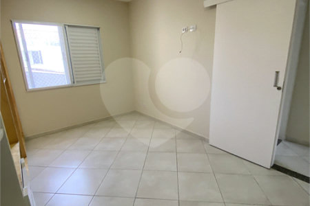 Casa à venda com 3 quartos, sendo 1 suíte, no condomínio Ana Carolina, São Paulo - SP