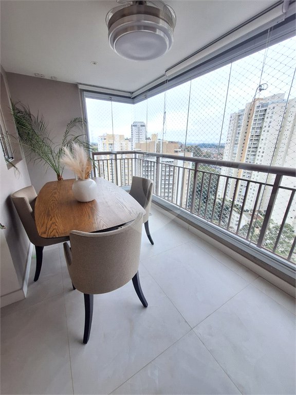 Apartamento à venda com 3 quartos, sendo 1 suíte,  em Vila Andrade, São Paulo, SP