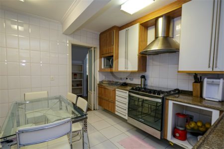 Casa à venda com 4 quartos, sendo 2 suítes, no condomínio Parque das Arvores, São Paulo - SP