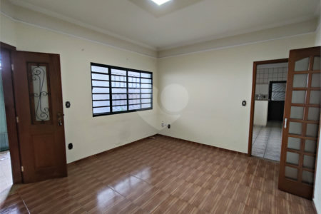 Casa para alugar com 4 quartos, sendo 1 suíte, em Vila Judite, Itapetininga, SP