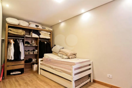 Sobrado à venda com 2 quartos, sendo 1 suíte, em Vila dos Remédios, São Paulo, SP
