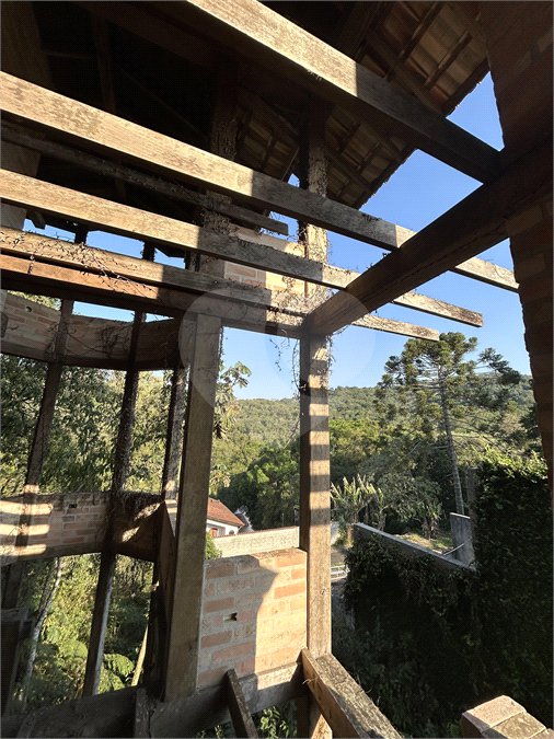 Casa à venda com 3 quartos, sendo 2 suítes,  no condomínio Alpes da Cantareira, Mairiporã - SP