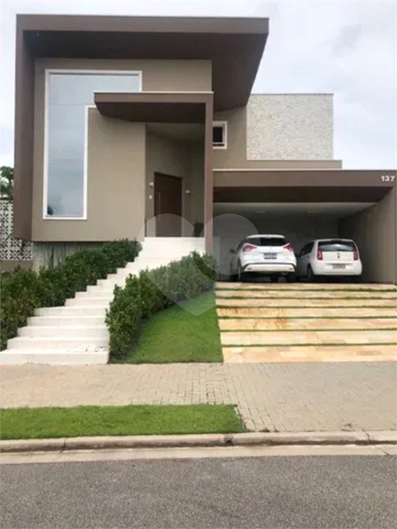 Casa à venda com 3 quartos, sendo 1 suíte,  no condomínio Alphaville 1, São José dos Campos - SP