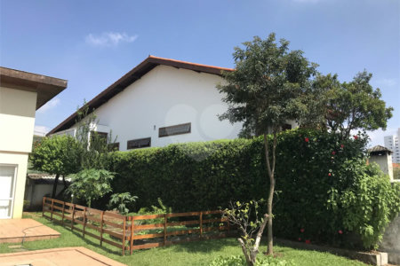 Sobrado à venda com 5 quartos, sendo 1 suíte, em Jardim São Bento, São Paulo, SP