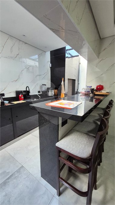 Casa à venda com 3 quartos em Vila Oliveira, Mogi das Cruzes, SP