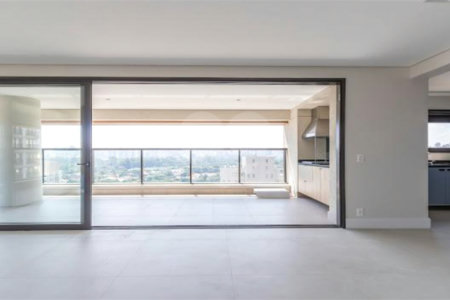 Apartamento à venda com 3 suítes em Moema, São Paulo, SP