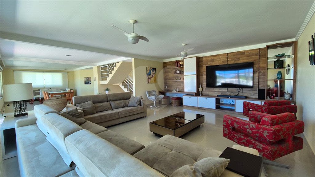 Casa à venda com 6 quartos, sendo 4 suítes, em Ferradura, Armação dos Búzios, RJ