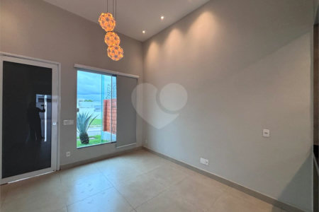 Casa à venda com 2 quartos, sendo 1 suíte, no condomínio Terras de São Francisco, Sorocaba - SP