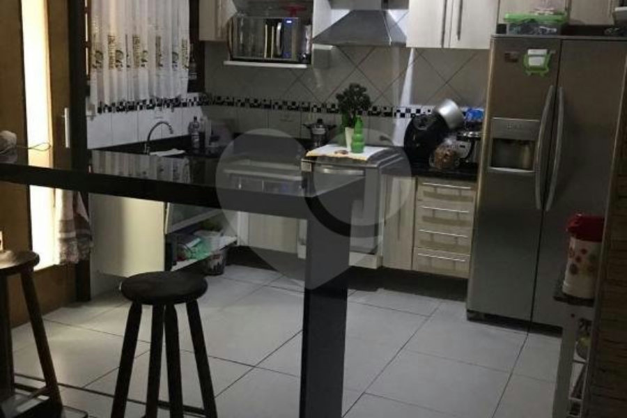 Sobrado à venda com 3 suítes no Brasilândia, São Paulo, SP