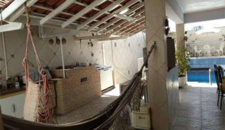 Casa à venda com 5 quartos, sendo 3 suítes,  em Vila Oliveira, Mogi das Cruzes, SP
