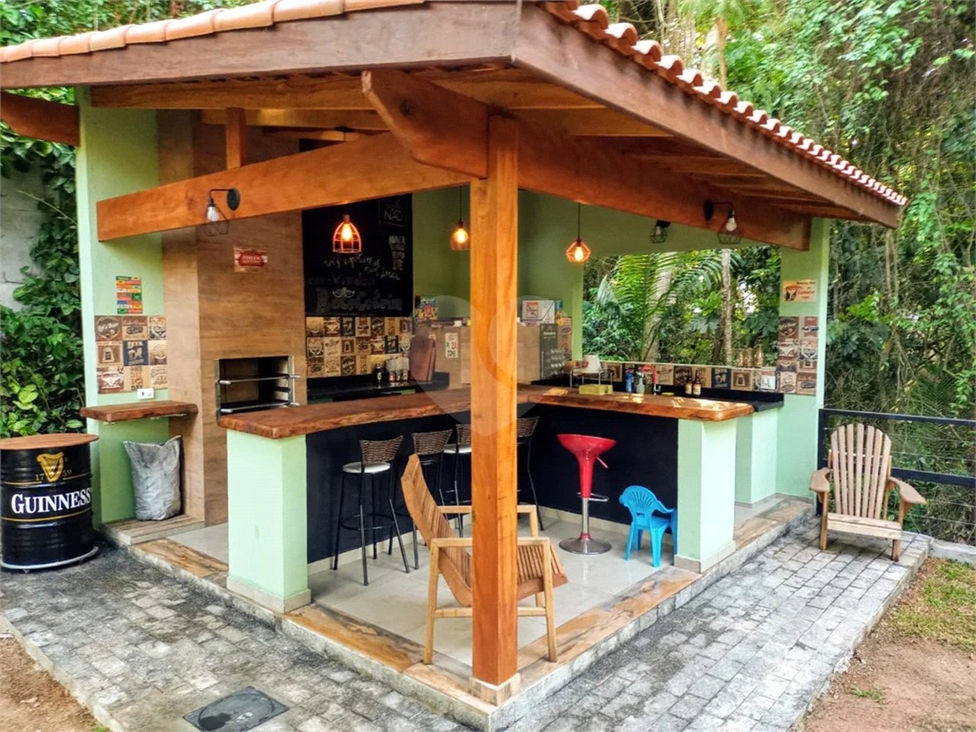 Casa à venda ou para alugar com 5 quartos, sendo 4 suítes, no condomínio Associação Reserva das Hortênsias, Mairiporã - SP