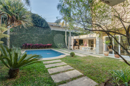 Casa à venda com 4 quartos, sendo 2 suítes, em Chácara Monte Alegre, São Paulo, SP