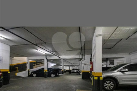 Apartamento à venda com 3 quartos, sendo 1 suíte,  em Aclimação, São Paulo, SP