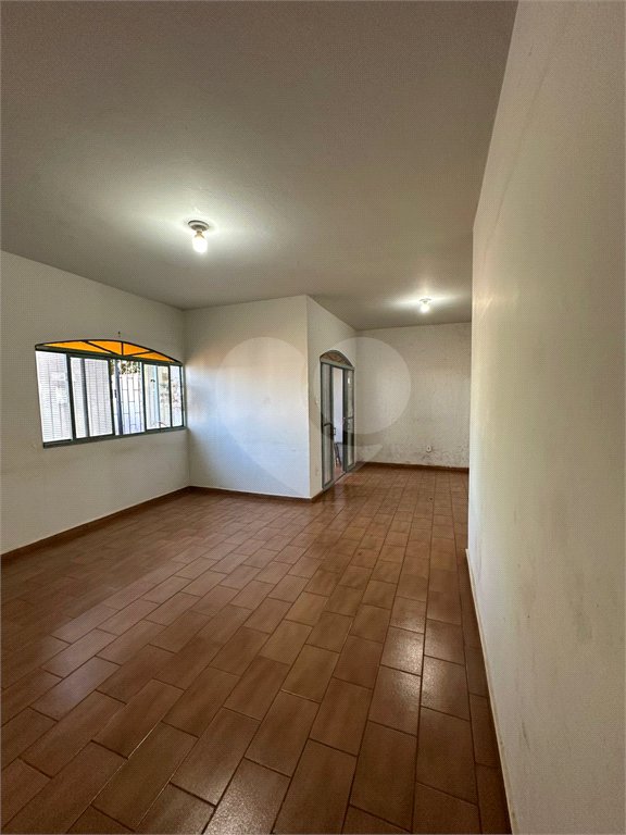 Casa à venda com 4 quartos, sendo 1 suíte,  em Jardim Estoril, Ponta Porã, MS